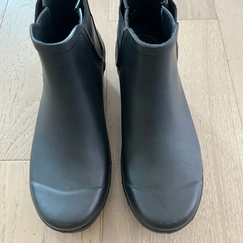 Dansko Women’s Black Winter Rubber Rain Boots sz 39 / 8.5
